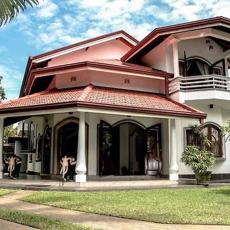 Flipflop Hostel ネゴンボ エクステリア 写真