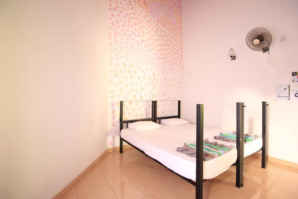 Flipflop Hostel ネゴンボ エクステリア 写真