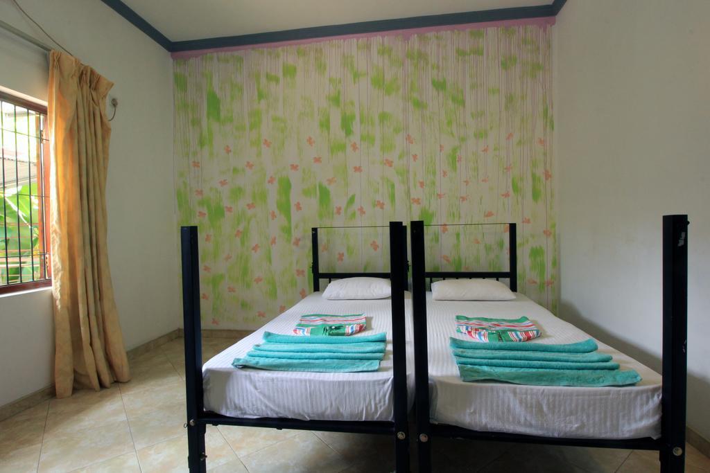 Flipflop Hostel ネゴンボ エクステリア 写真