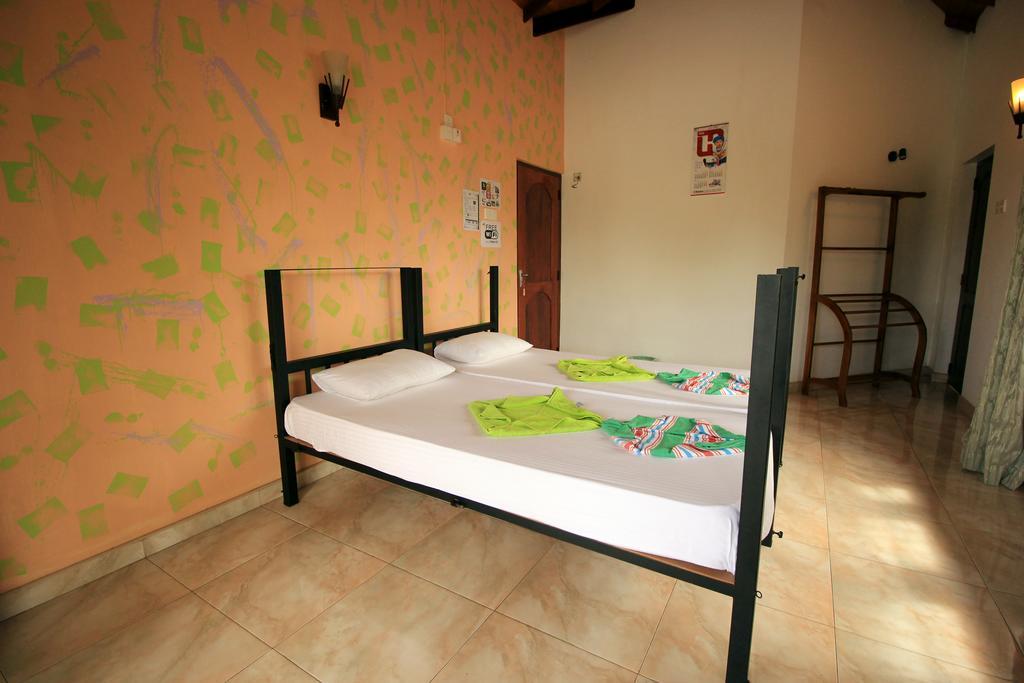 Flipflop Hostel ネゴンボ エクステリア 写真
