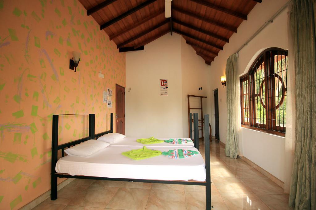 Flipflop Hostel ネゴンボ エクステリア 写真