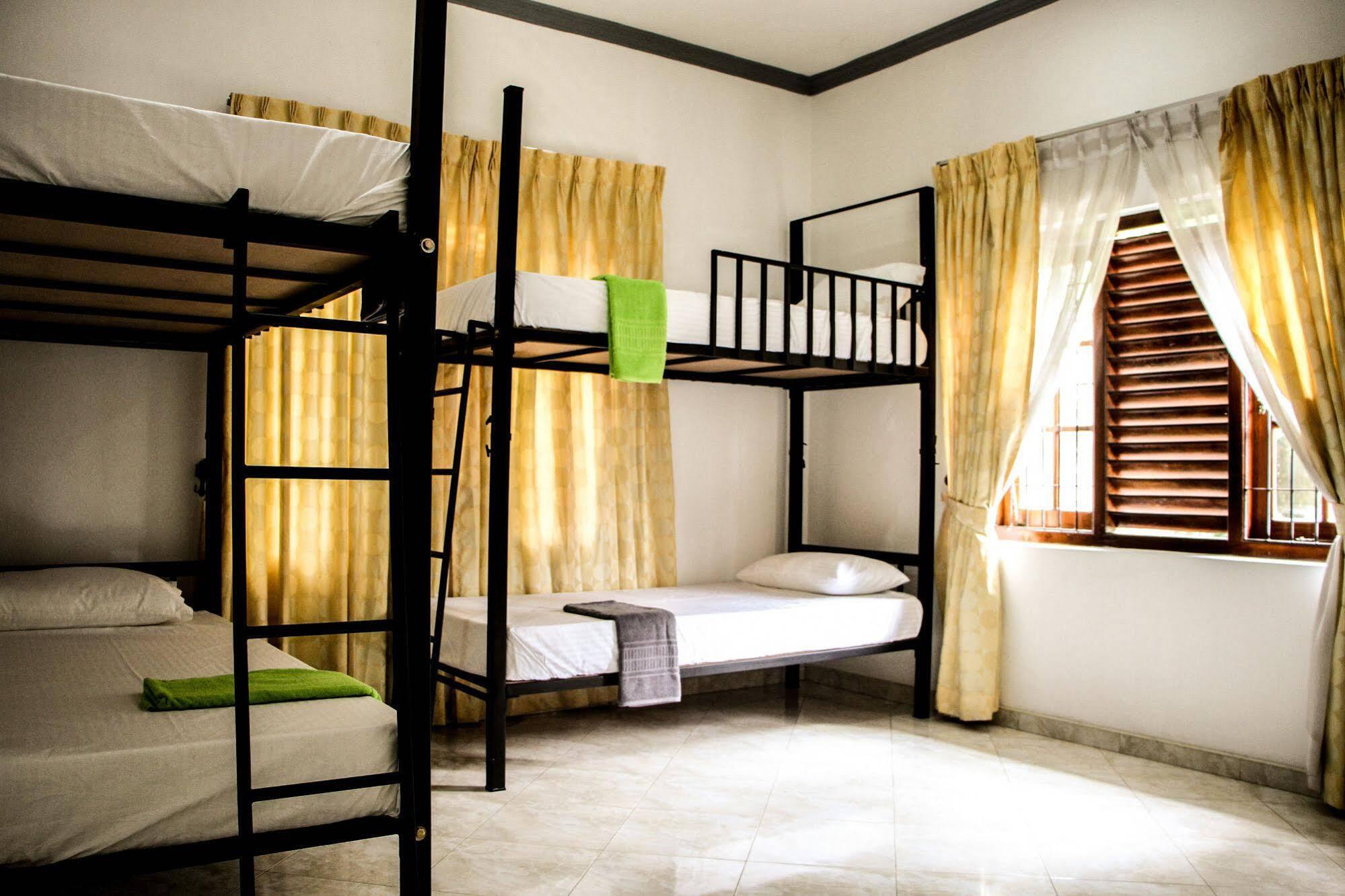 Flipflop Hostel ネゴンボ エクステリア 写真