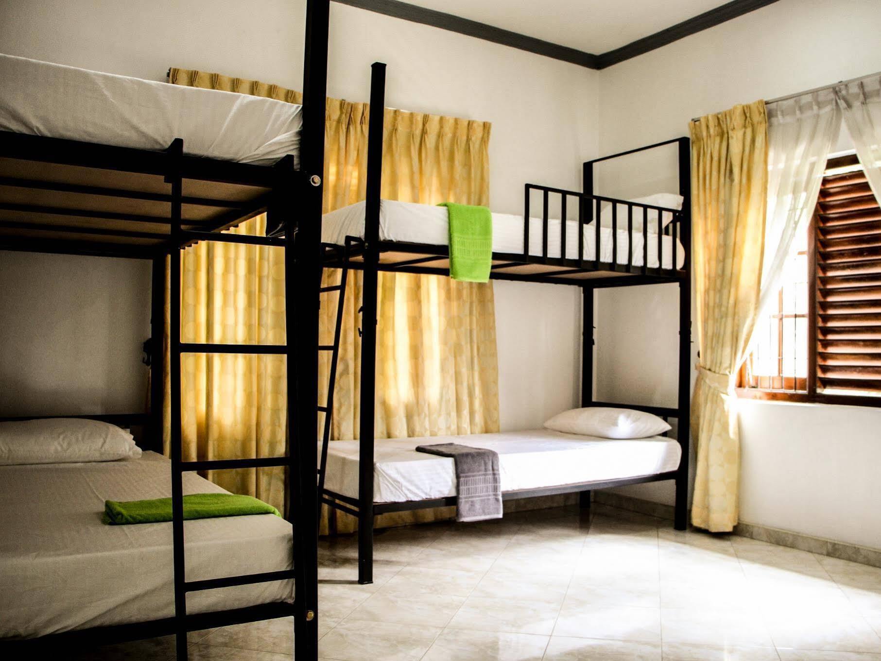 Flipflop Hostel ネゴンボ エクステリア 写真